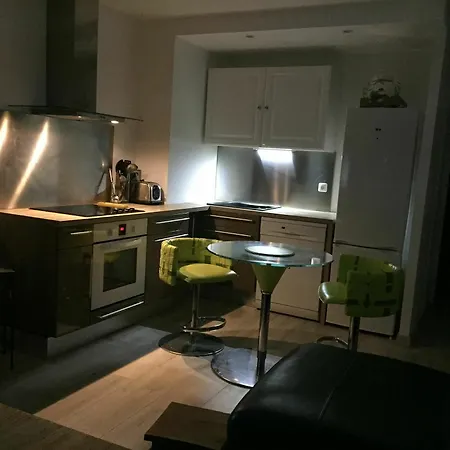 With One Bedroom In Le Lavandou, With Wonderful Mountain Vie Apartment Le Lavandou