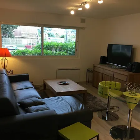 With One Bedroom In Le Lavandou, With Wonderful Mountain Vie Apartment Le Lavandou