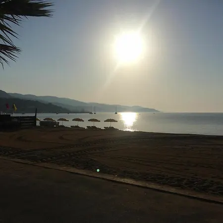 With One Bedroom In Le Lavandou, With Wonderful Mountain Vie Apartment *